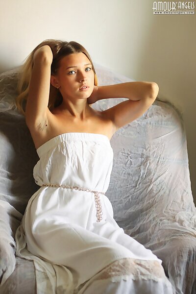 Bella in Past memory - 1/20 Bella in Past memory from Amour Angels - 1/20