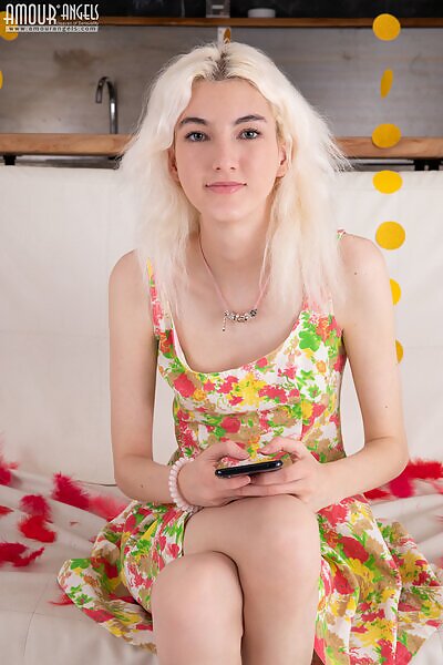 Mermaid in Feather - 1/20 Mermaid in Feather from Amour Angels - 1/20