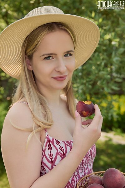 Presenting Neu Ling from Amour Angels - 5/20