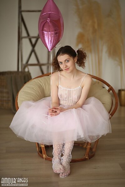 Suzy in Visibility - 1/20 Suzy in Visibility from Amour Angels - 1/20