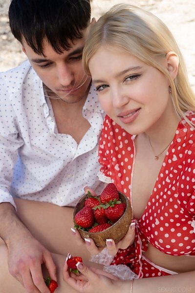 Nikoleta in Summer Romance by Tora Ness from Sex Art - 2/16