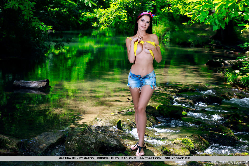 Slixanyc Busty Brunette Takes Off Her Jean Shorts By A River