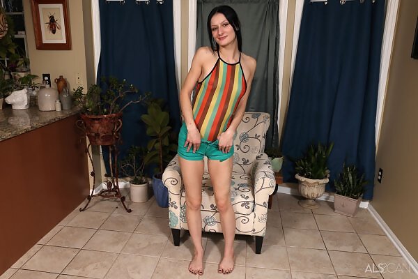 Squatter featuring Lexy Blaze from ALS Scan - 2/16