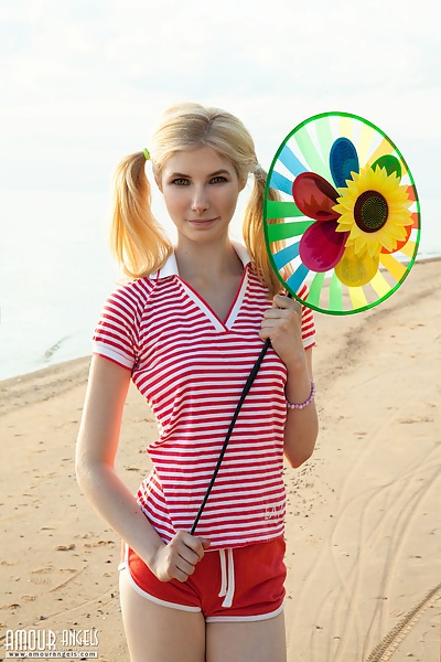 Candy in Hot Wind from Amour Angels - 1/20