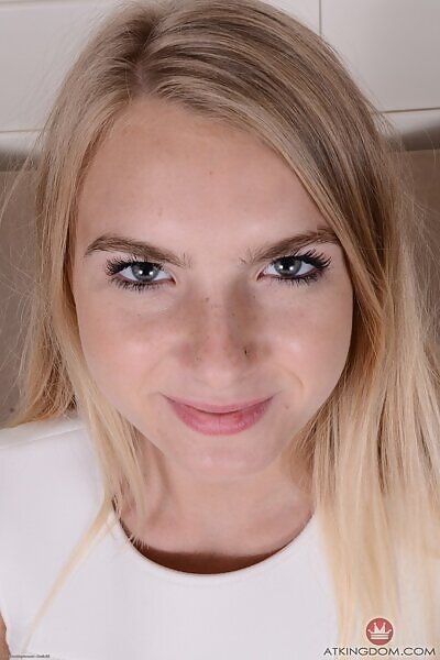 Hannah Hawthorne thong pulled aside