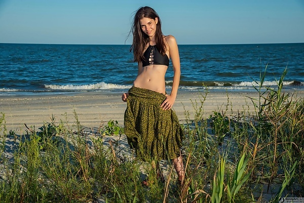 Andrea I Undressing Beach Sweetie from Bonny Art - 1/16