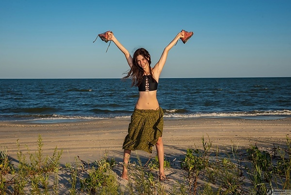Andrea I Undressing Beach Sweetie from Bonny Art - 3/16