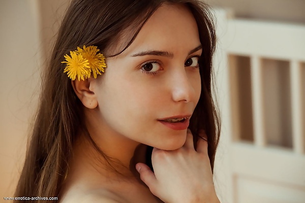 Maxima featuring Maxima by Albert Varin from Errotica Archives - 10/16