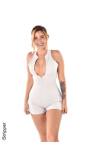 Agatha Vega in Dia De Entrenamiento from iStripper - 1/15