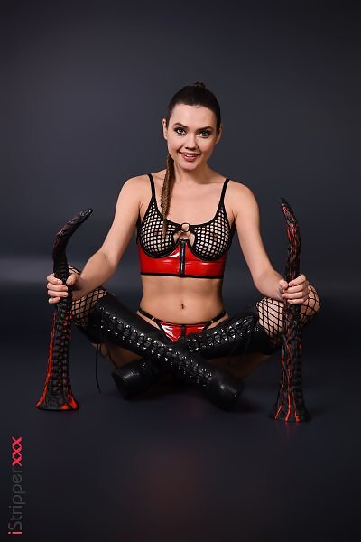 Georgia in Alien Trap from iStripper - 2/15