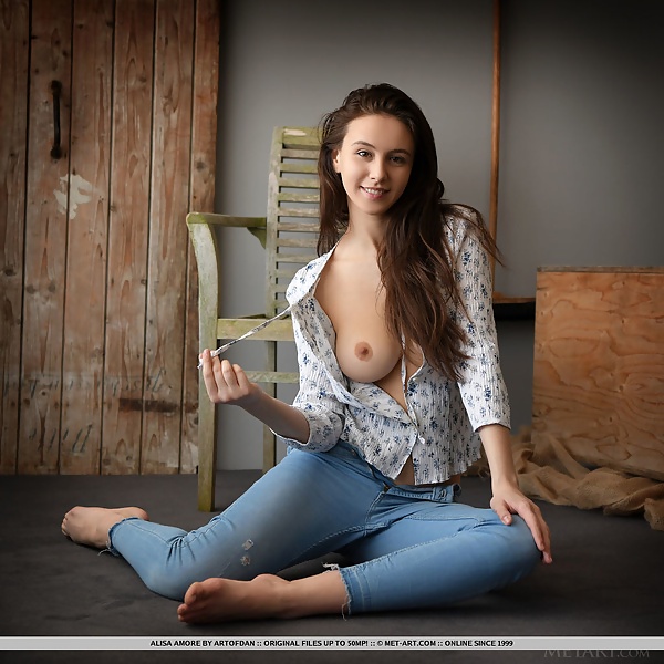 Presenting Alisa Amore by Artofdan from Met Art - 8/18