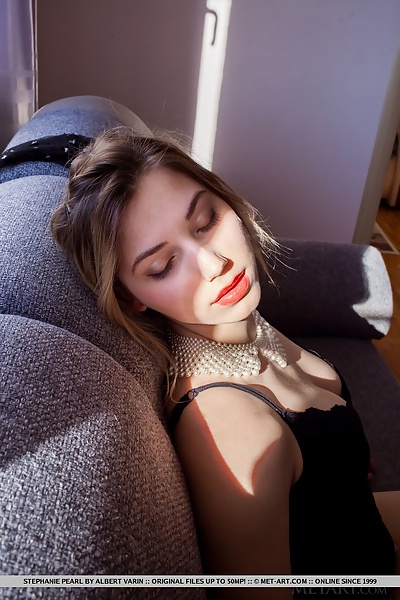 Presenting Stephanie Pearl by Albert Varin from Met Art - 3/18