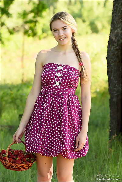 Aspen in Strawberry Delight from MPL Studios - 1/12