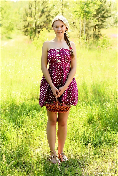 Aspen in Strawberry Delight from MPL Studios - 2/12