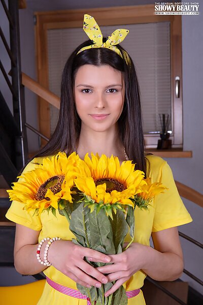 Amelia grace in Sunny flower from Showy Beauty - 3/20