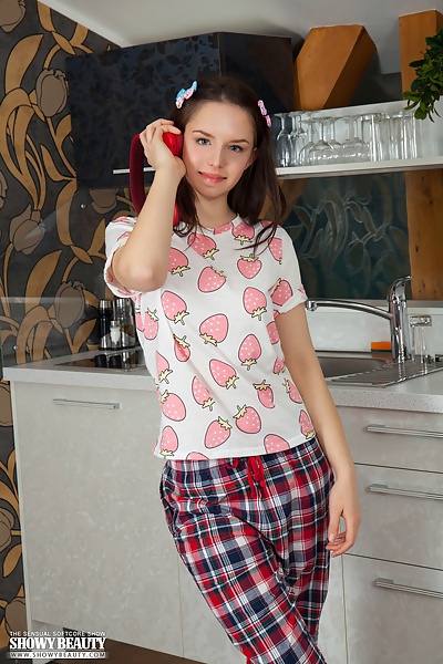Evrika in Sweet Melody from Showy Beauty - 2/20