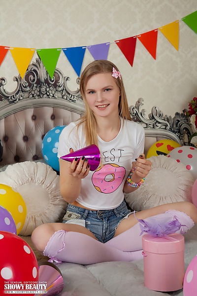 Fabi in Best present from Showy Beauty - 2/20