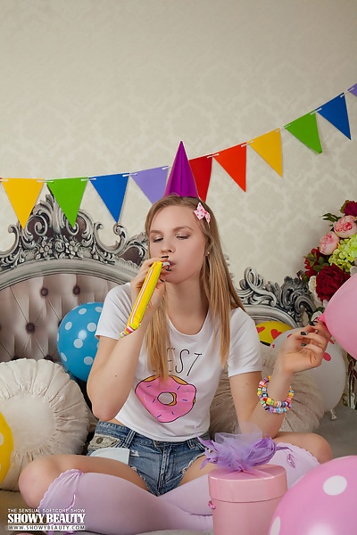Fabi in Best present from Showy Beauty - 3/20