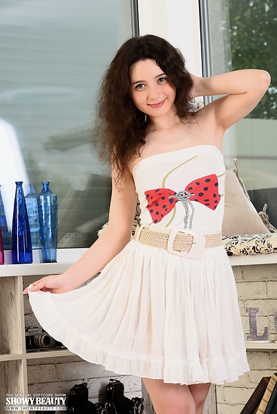 Jennifer in Vintage from Showy Beauty - 1/20