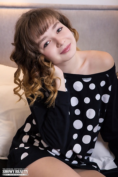 Kelly in Cute Princess from Showy Beauty - 2/20