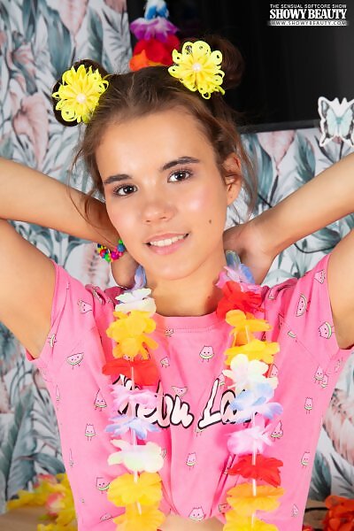 Midia in Leis from Showy Beauty - 1/20