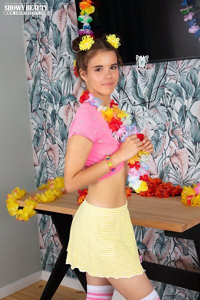 Midia in Leis from Showy Beauty - 2/20