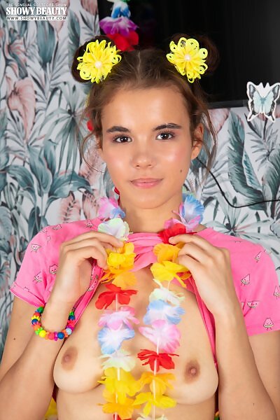 Midia in Leis from Showy Beauty - 8/20