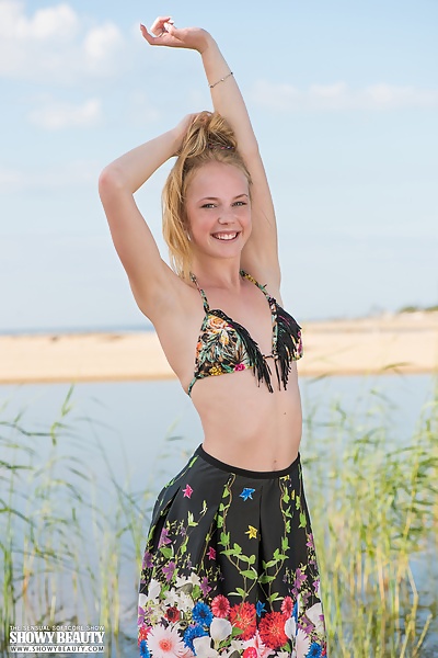 Runa in Smiling Beauty from Showy Beauty - 2/20
