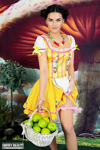 Valery in Juicy story from Showy Beauty - 1/20