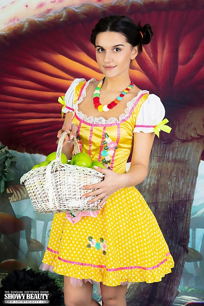 Valery in Juicy story from Showy Beauty - 2/20
