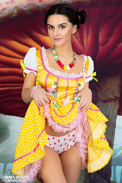 Valery in Juicy story from Showy Beauty - 3/20