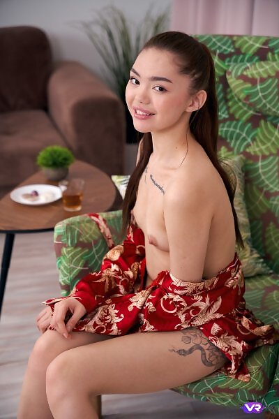 Kwini Kim in Orgasming when cleaning from Teen Mega World - 7/20