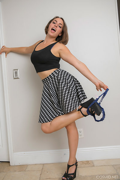 Brunette amateur lifts up her skirt