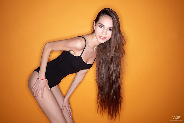 Skinny brunette teen Leona Mia spreads her ass