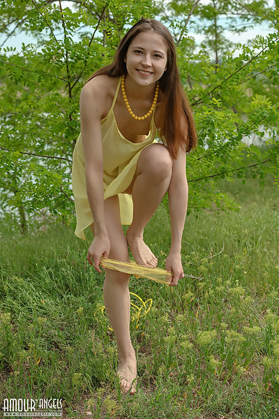 Flat-chested brunette teen nude by a tree
