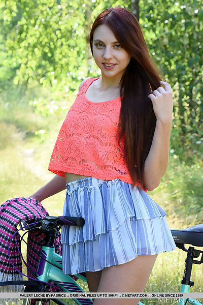 Flat-chested redhead lifts up her skirt outdoors