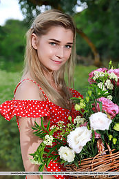 Christine Cardo in Flower Picks by Matiss