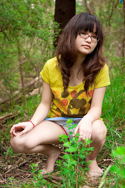 Nerdy Asian girl shows off her bush in a forest