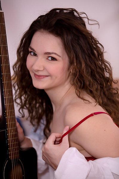 Purr Simona in Right Tune by Sandra Shine from Viv Thomas - 2/16