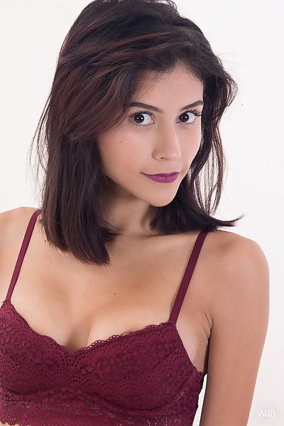 Casting Amelia Pearl from Watch 4 Beauty - 1/16