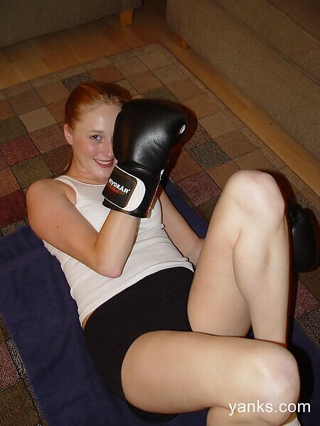 Rory Ryder takes off her boxing gloves to masturbate from Yanks - 3/17