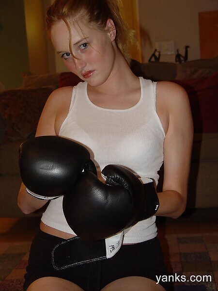 Rory Ryder takes off her boxing gloves to masturbate from Yanks - 4/17