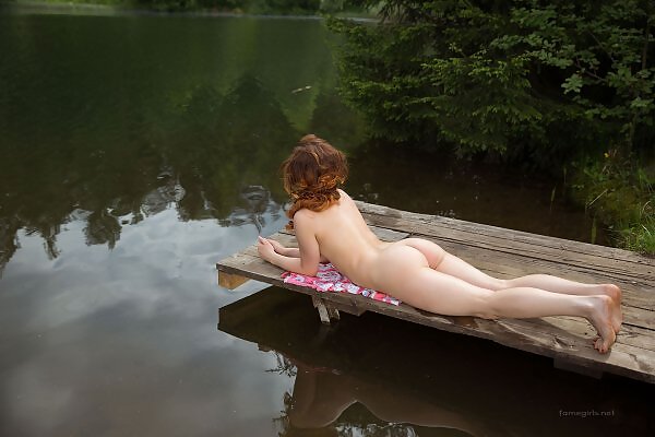 Foxy lifts up her dress from Fame Girls - 12/12