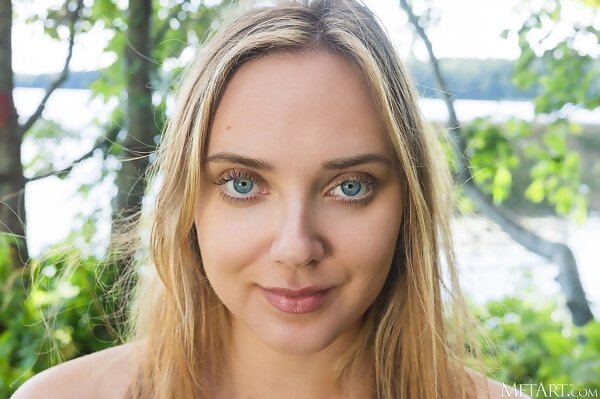 Oxana Chic in Summer Daze by Tora Ness from Met Art - 12/16