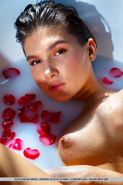 Ellie Luna in Rose Petal Bath by Arkisi from Met Art - 18/18