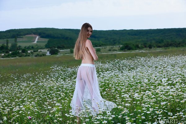 Georgia in Daisy Delight by Matiss from Met Art - 4/16