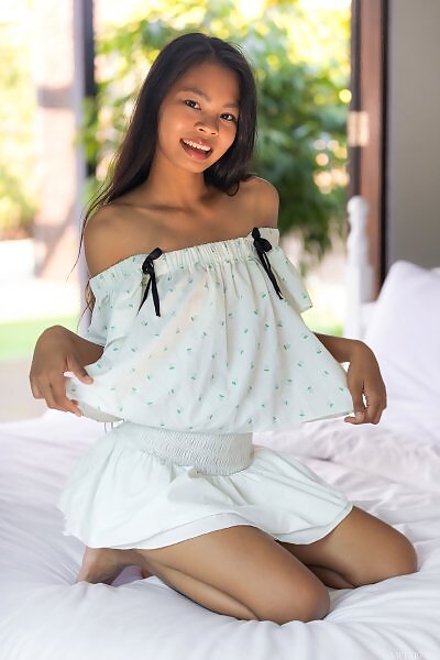 Presenting Po by David Menich from Met Art - 2/18