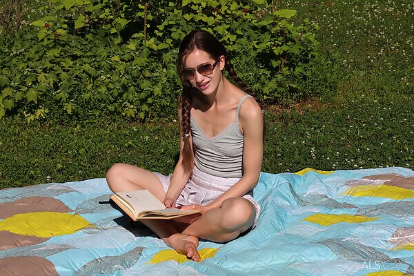 Braided featuring Nadia Noja - 1/16 Braided featuring Nadia Noja from ALS Scan - 1/16