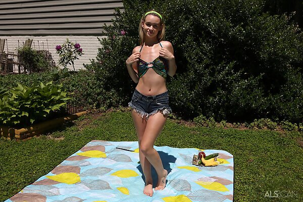 Gapable featuring Khloe Kingsley - 4/16 Gapable featuring Khloe Kingsley from ALS Scan - 4/16