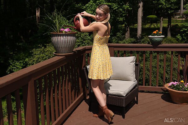 Glass Phallus featuring Khloe Kingsley - 2/16 Glass Phallus featuring Khloe Kingsley from ALS Scan - 2/16